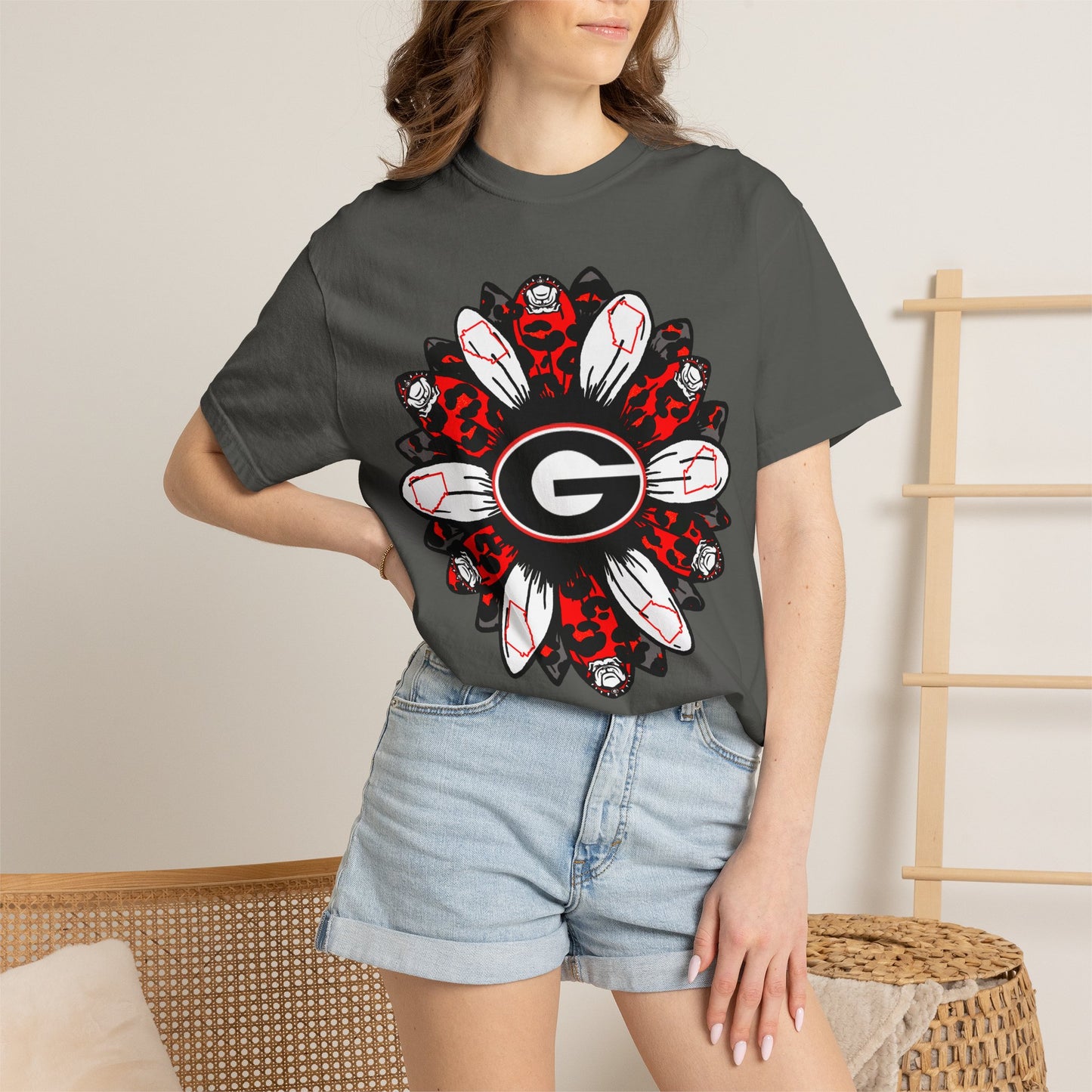 Georgia Bulldogs Mandala T-Shirt — Red & Black Fan Tee